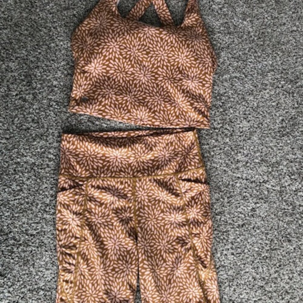 Senita Athletics Women's Workout SET biker shorts and crop top size medium